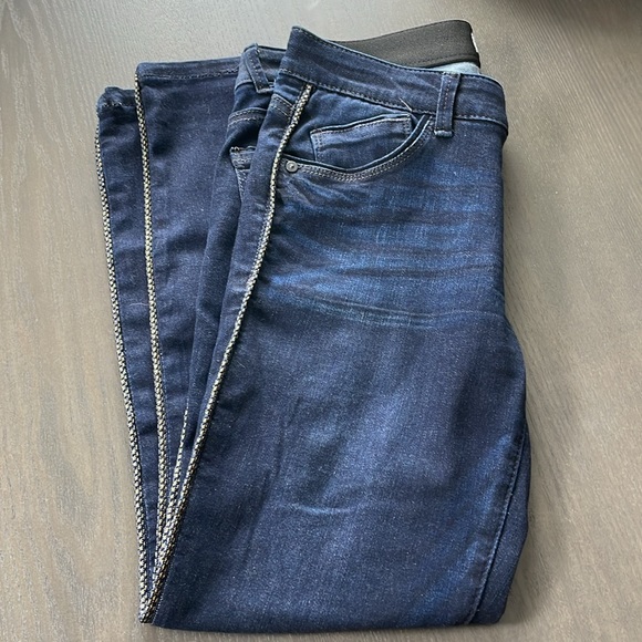 Wit & Wisdom Ankle Jeans 4 petite- dark wash with gold pin stripes down sides - Picture 9 of 9